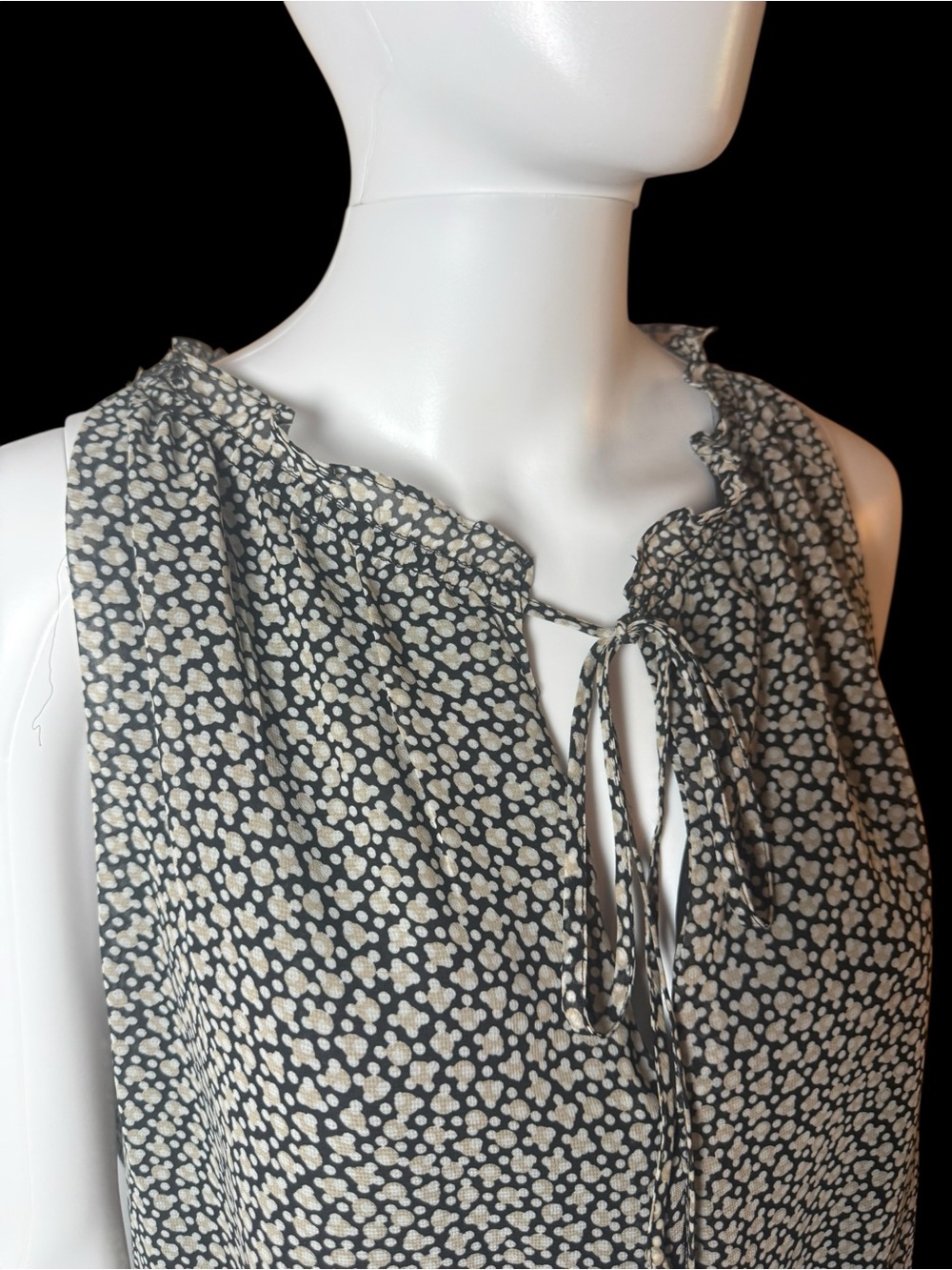 Max Studio XL Black Beige Print Lined Sleeveless Tie Neck Blouse
